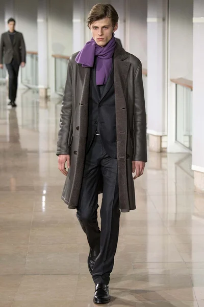 Look 4